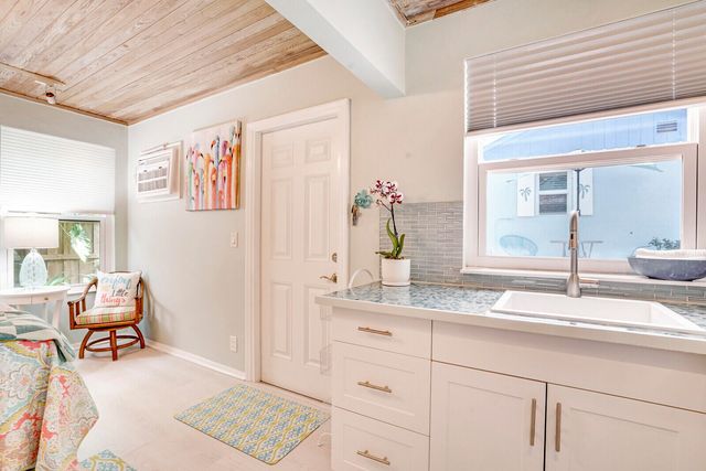 9 NW 9th Street, Delray Beach, FL 33444