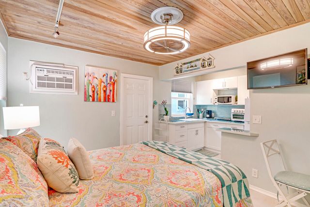 9 NW 9th Street, Delray Beach, FL 33444