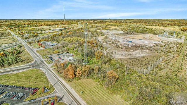 8815 E Holly Road, Holly, MI 48442