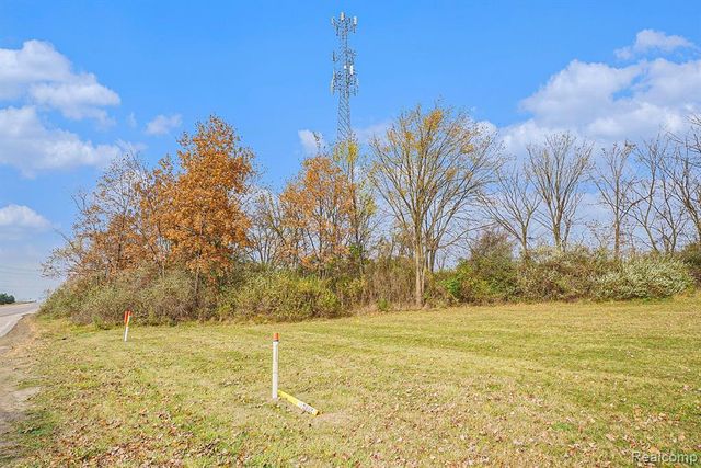 8815 E Holly Road, Holly, MI 48442
