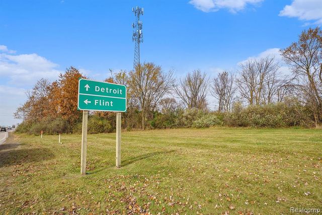 8815 E Holly Road, Holly, MI 48442