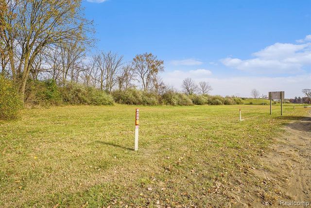 8815 E Holly Road, Holly, MI 48442