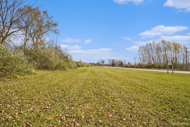 8815 E Holly Road, Holly, MI 48442