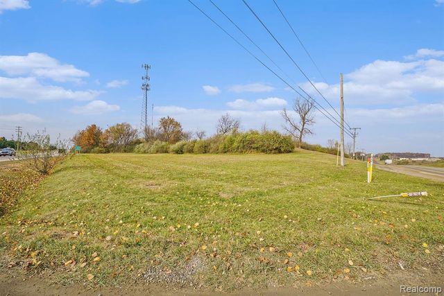 8815 E Holly Road, Holly, MI 48442