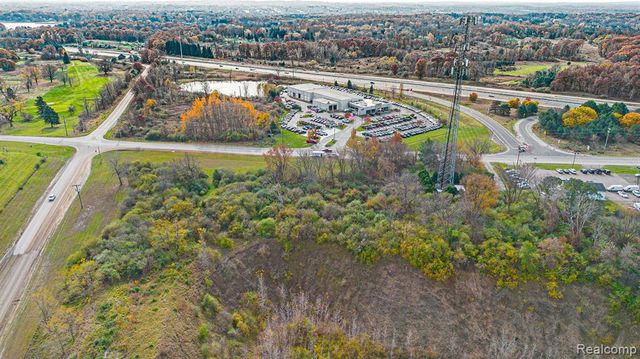 8815 E Holly Road, Holly, MI 48442