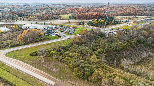 8815 E Holly Road, Holly, MI 48442