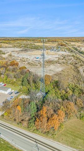 8815 E Holly Road, Holly, MI 48442