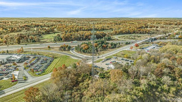 8815 E Holly Road, Holly, MI 48442