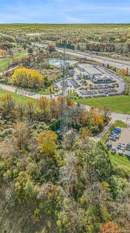8815 E Holly Road, Holly, MI 48442