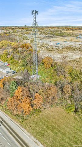 8815 E Holly Road, Holly, MI 48442