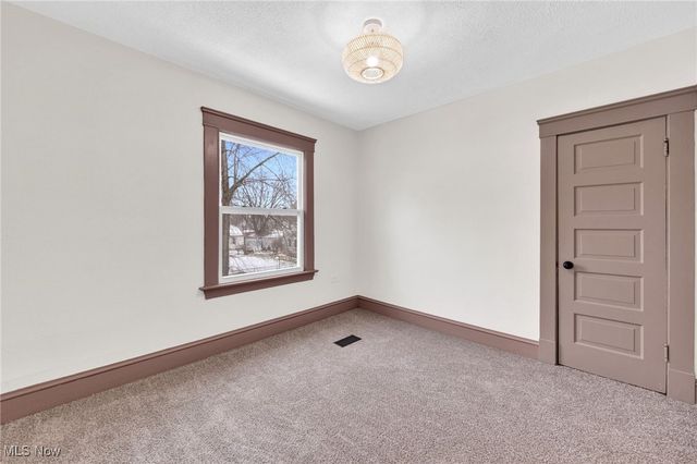 3887 W 21st Street, Cleveland, OH 44109