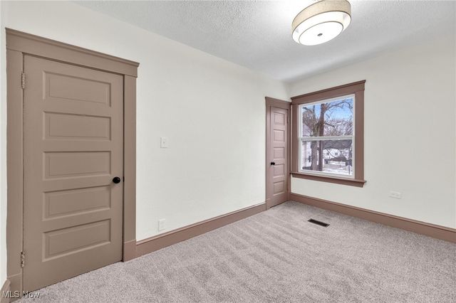 3887 W 21st Street, Cleveland, OH 44109