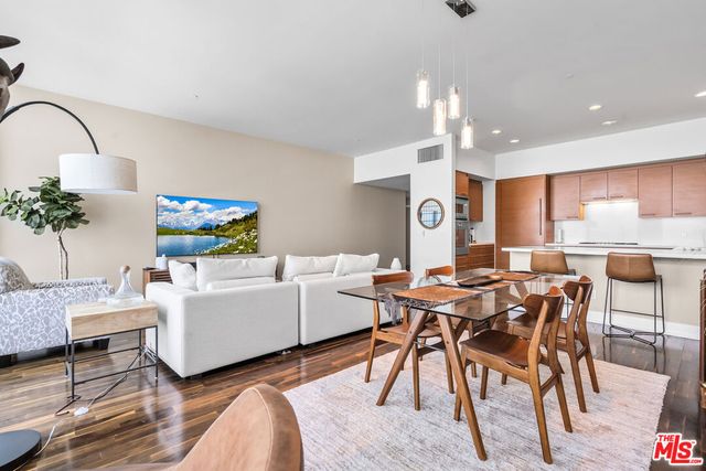 900 W Olympic Boulevard 40D, Los Angeles, CA 90015