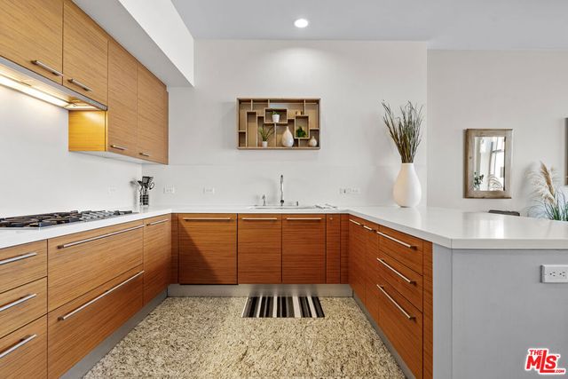 900 W Olympic Boulevard 40D, Los Angeles, CA 90015