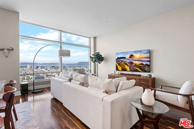 900 W Olympic Boulevard 40D, Los Angeles, CA 90015