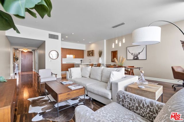 900 W Olympic Boulevard 40D, Los Angeles, CA 90015