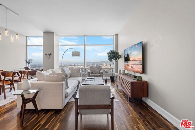 900 W Olympic Boulevard 40D, Los Angeles, CA 90015