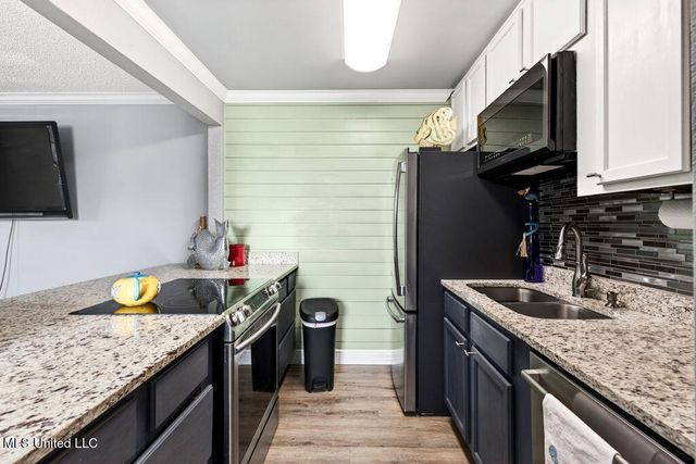 1550 E 2nd Street, S115, Pass Christian, MS 39571