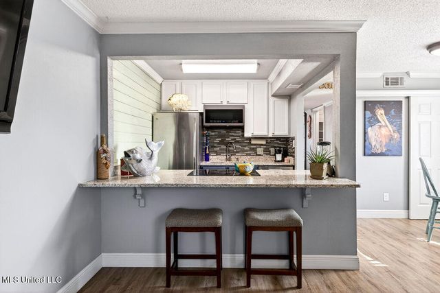 1550 E 2nd Street, S115, Pass Christian, MS 39571