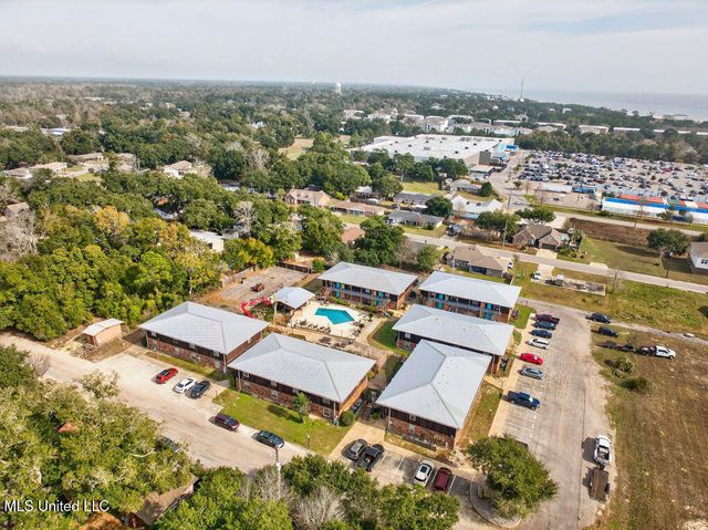 1550 E 2nd Street, S115, Pass Christian, MS 39571