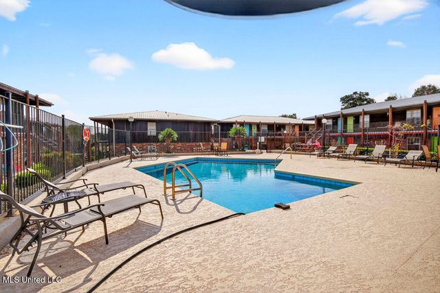 1550 E 2nd Street, S115, Pass Christian, MS 39571