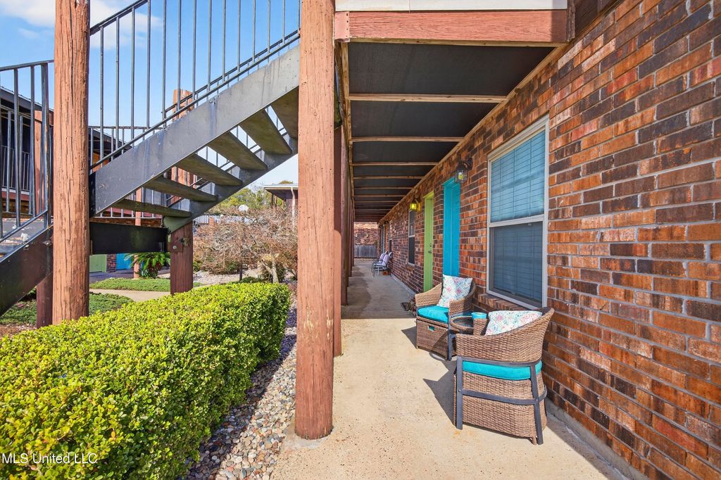 1550 E 2nd Street, S115, Pass Christian, MS 39571