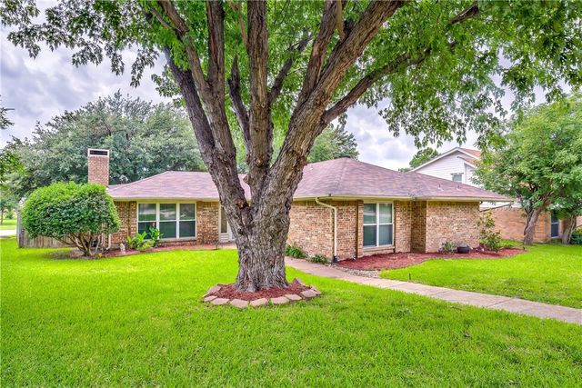 1702 Elizabeth Drive, Carrollton, TX 75007