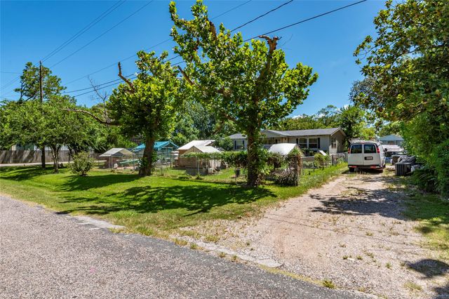 4624 6th Street, Bacliff, TX 77518