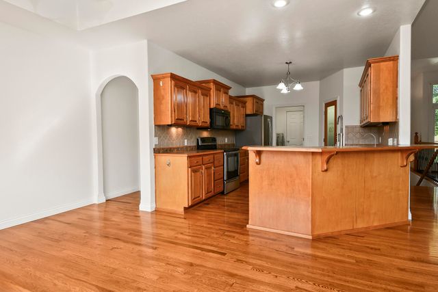 912 E Welch Street, Nixa, MO 65714