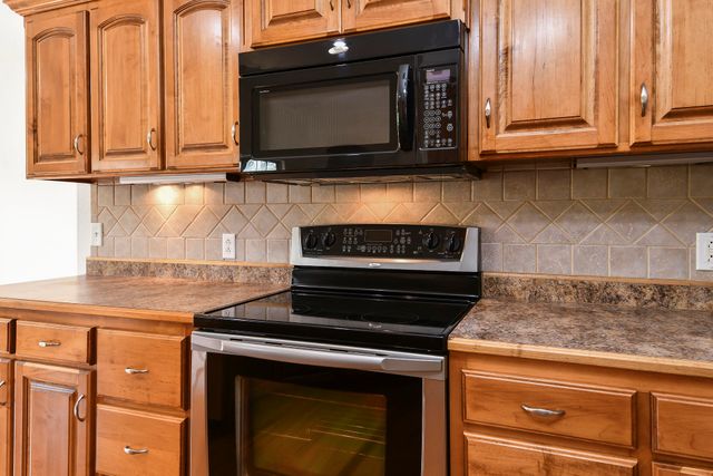 912 E Welch Street, Nixa, MO 65714