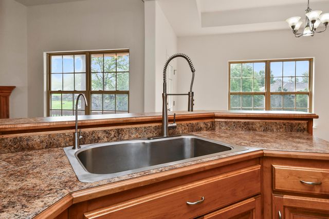 912 E Welch Street, Nixa, MO 65714