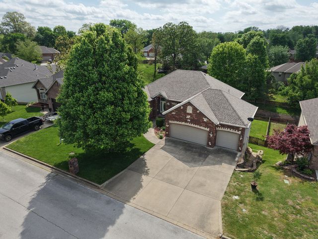 912 E Welch Street, Nixa, MO 65714