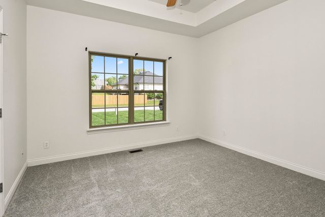 912 E Welch Street, Nixa, MO 65714