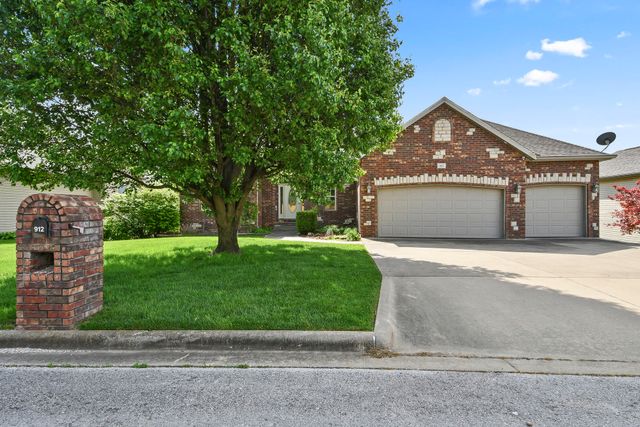 912 E Welch Street, Nixa, MO 65714