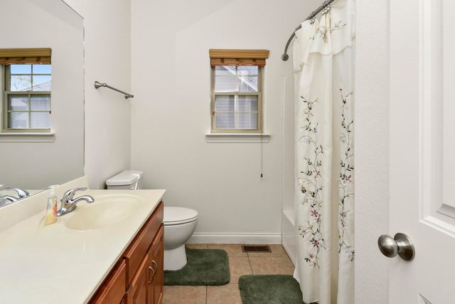 912 E Welch Street, Nixa, MO 65714