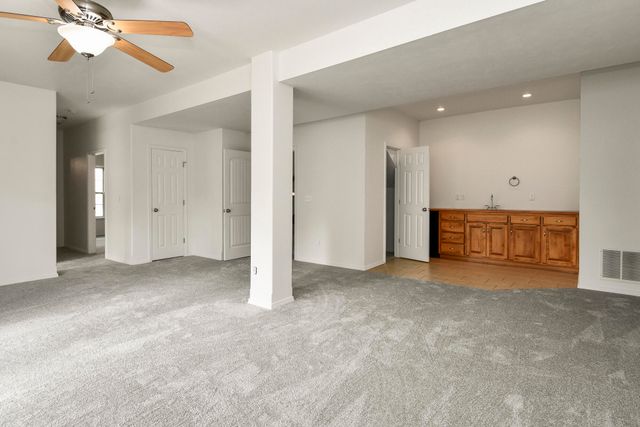 912 E Welch Street, Nixa, MO 65714