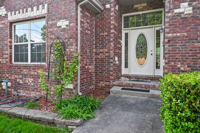 912 E Welch Street, Nixa, MO 65714