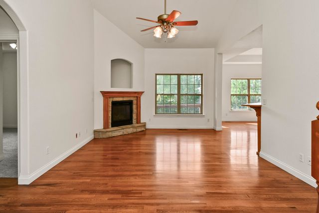 912 E Welch Street, Nixa, MO 65714