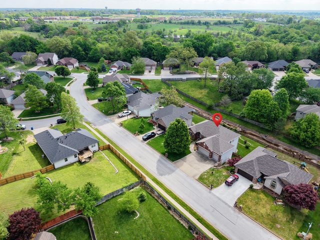 912 E Welch Street, Nixa, MO 65714