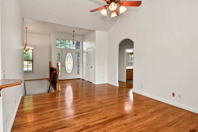 912 E Welch Street, Nixa, MO 65714