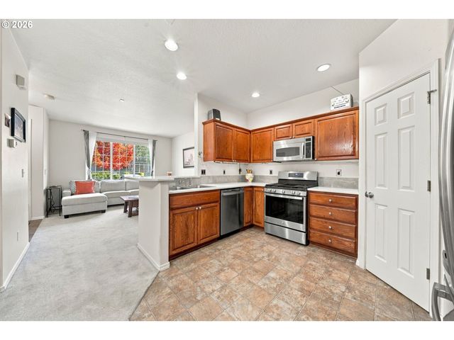 1027 Se NAZOMI Ave, Hillsboro, OR 97123