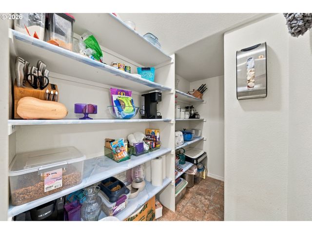 1027 Se NAZOMI Ave, Hillsboro, OR 97123