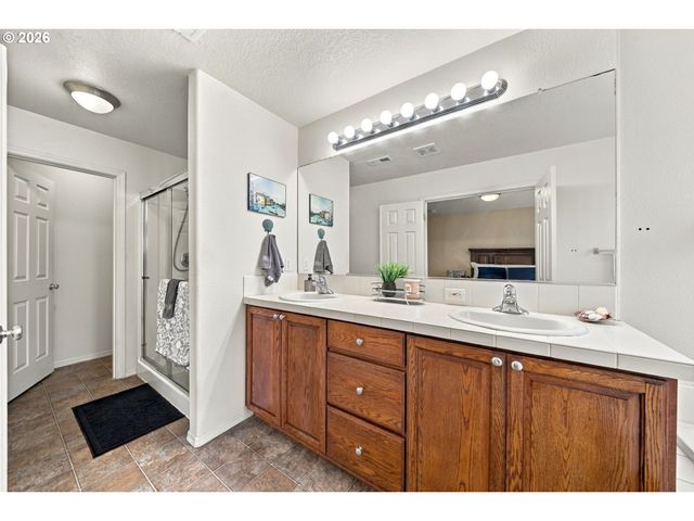 1027 Se NAZOMI Ave, Hillsboro, OR 97123