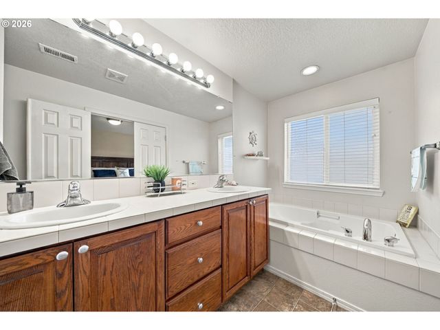 1027 Se NAZOMI Ave, Hillsboro, OR 97123