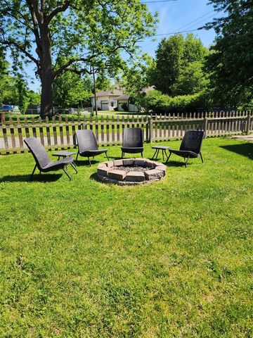 406 N Elm Street, Three Oaks, MI 49128