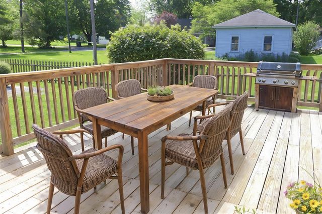 406 N Elm Street, Three Oaks, MI 49128