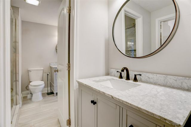 351 Lakeside Lane 102, Houston, TX 77058