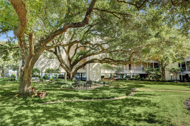 351 Lakeside Lane 102, Houston, TX 77058