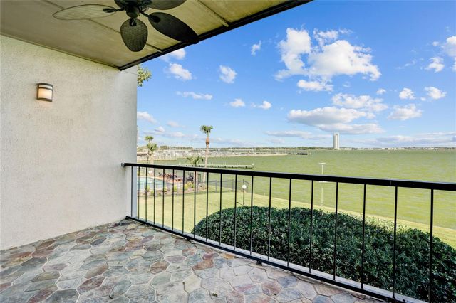 351 Lakeside Lane 102, Houston, TX 77058