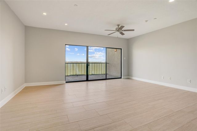 351 Lakeside Lane 102, Houston, TX 77058